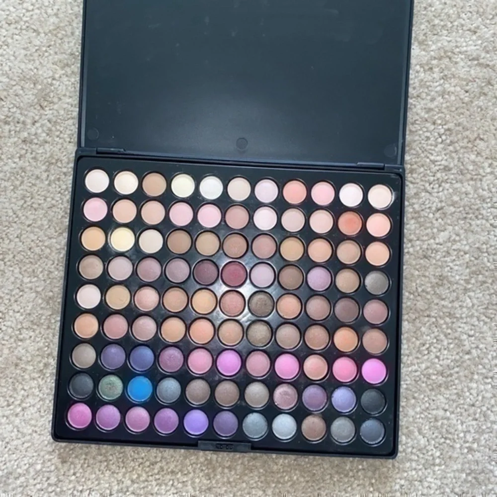 BH COSMETICS URBAN LUXE 99 COLOR EYESHADOW PALETTE